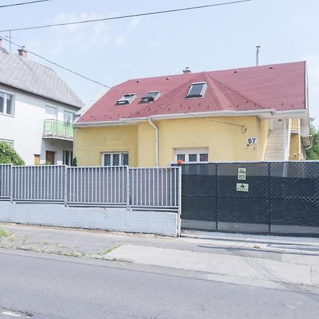 Hi-Bp Garden City Batsanyi Apartment 3 Rooms, Apartment Upstairs Near The City Train With Free Parking Budapest Bagian luar foto