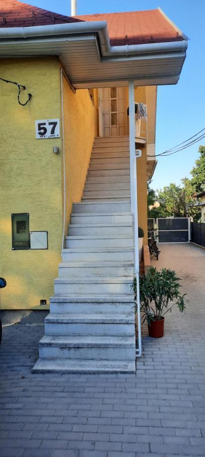 Hi-Bp Garden City Batsanyi Apartment 3 Rooms, Apartment Upstairs Near The City Train With Free Parking Budapest Bagian luar foto
