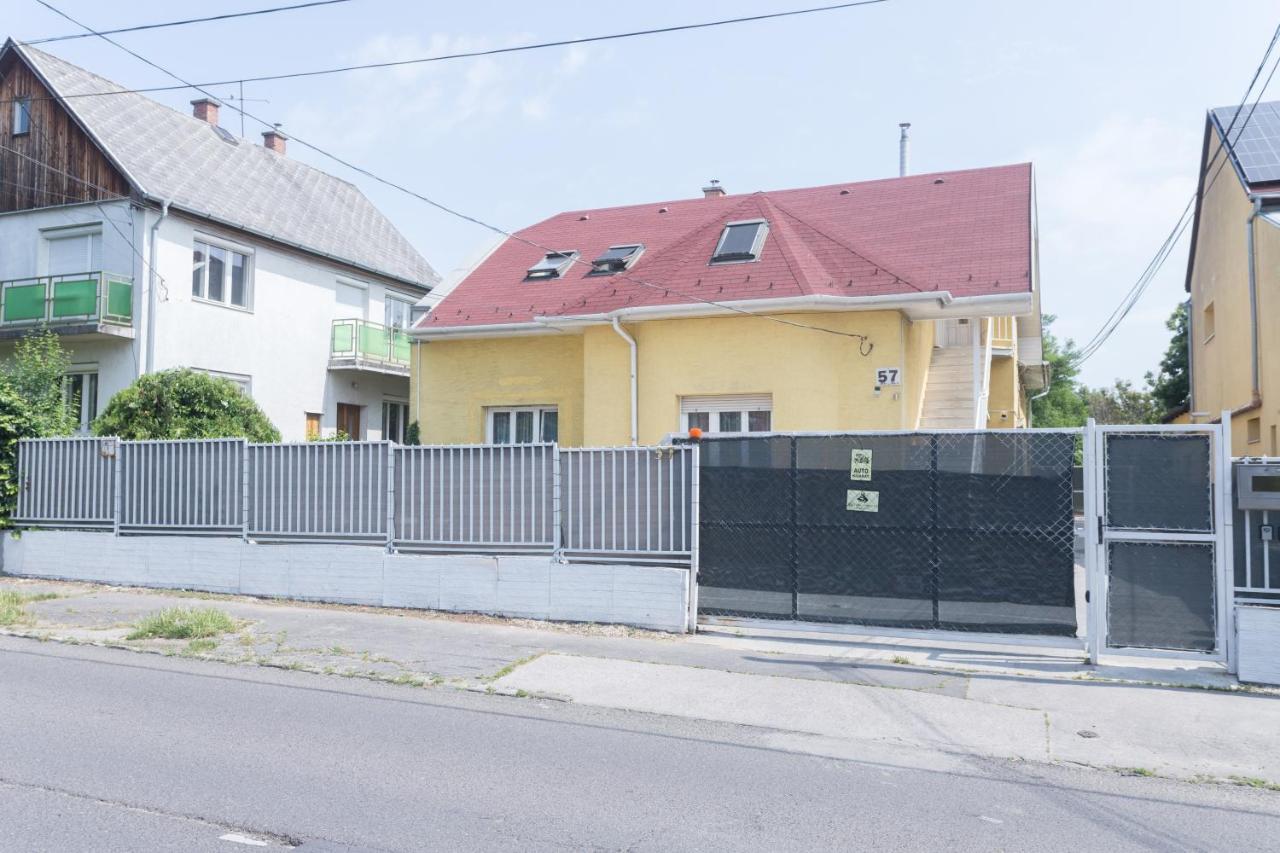 Hi-Bp Garden City Batsanyi Apartment 3 Rooms, Apartment Upstairs Near The City Train With Free Parking Budapest Bagian luar foto