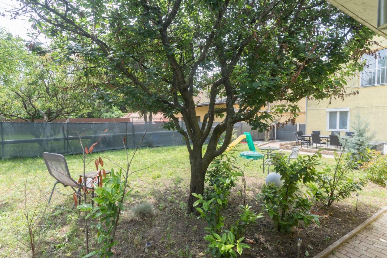 Hi-Bp Garden City Batsanyi Apartment 3 Rooms, Apartment Upstairs Near The City Train With Free Parking Budapest Bagian luar foto